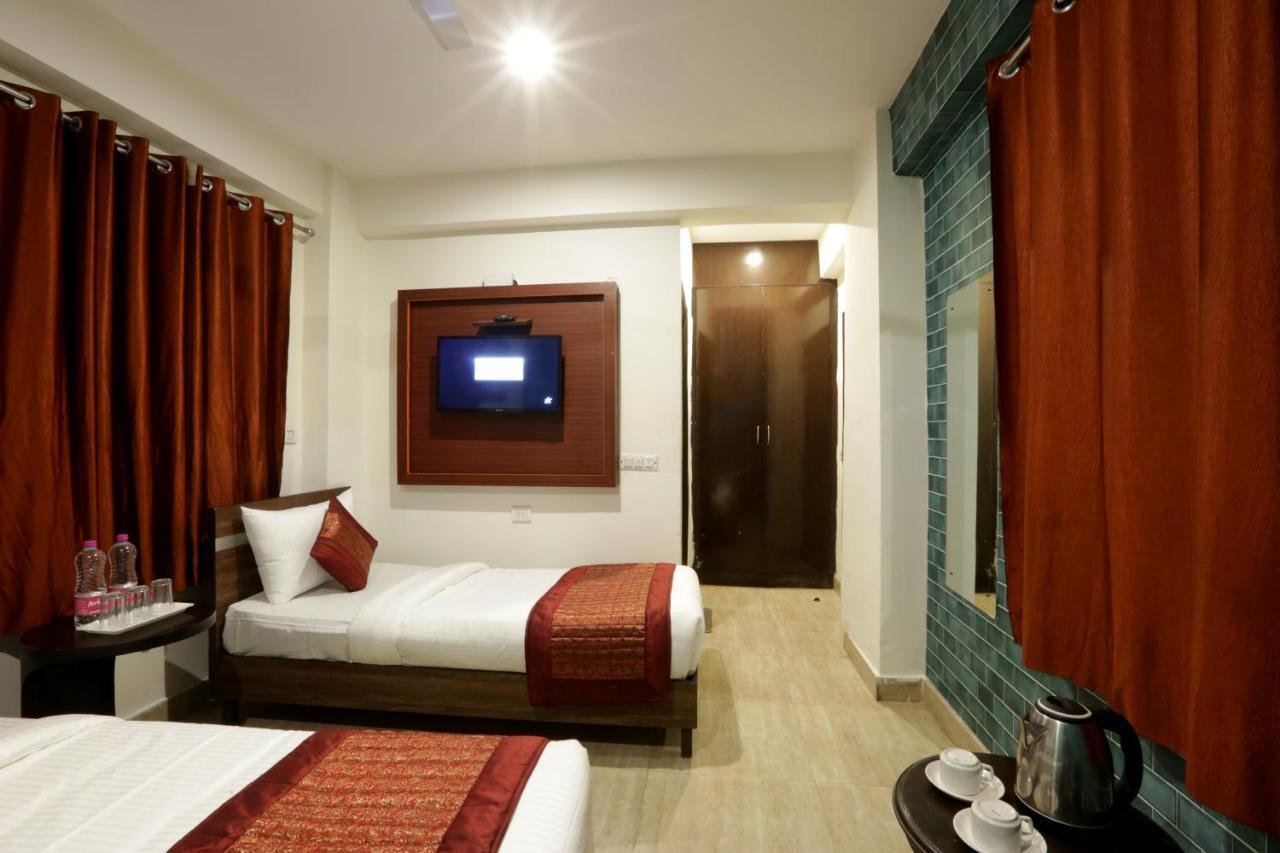 Hotel Emerald Park At Airport New Delhi Exterior photo